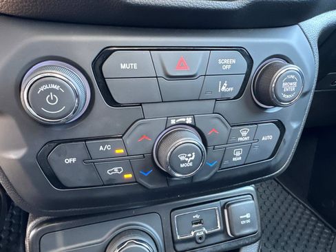 Certified 2023 Jeep Renegade Altitude w/ Sun/Sound Group image 24