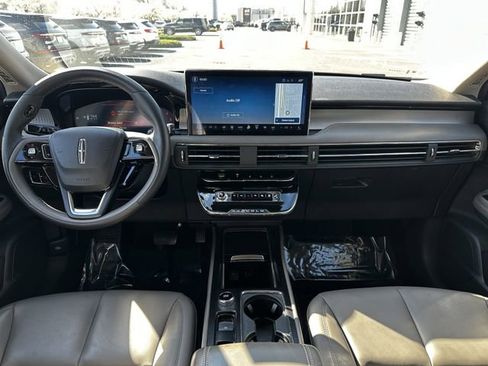 Used 2025 Lincoln Corsair AWD image 15