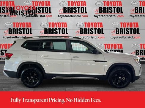 Used 2024 Volkswagen Atlas Peak Edition SEL AWD/4WD image 2