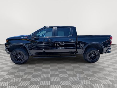 Used 2022 Chevrolet Silverado 1500 ZR2 w/ Technology Package AWD/4WD image 2