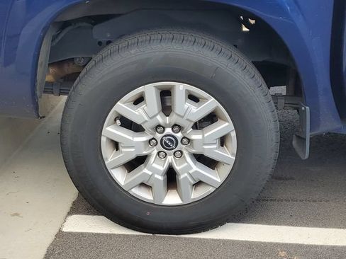 Used 2023 Nissan Frontier SV RWD image 6