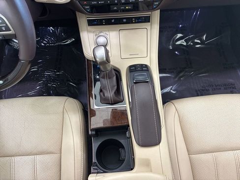 Used 2017 Lexus ES 350 w/ Luxury Package image 22