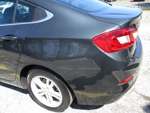 Used 2017 Chevrolet Cruze LT image 16