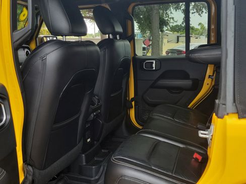 Used 2018 Jeep Wrangler Unlimited Sahara AWD/4WD image 14