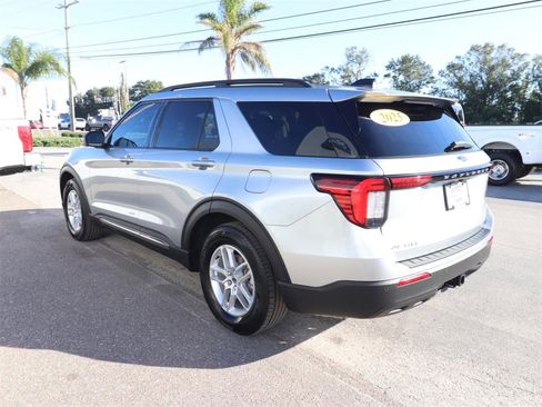 Certified 2025 Ford Explorer Active image 9