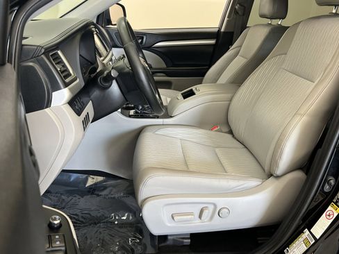 Used 2019 Toyota Highlander Plus image 11