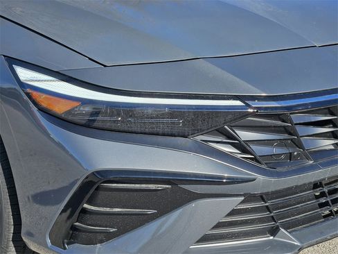 New 2025 Hyundai Elantra Limited image 8