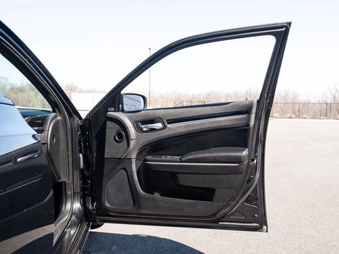 Used 2019 Chrysler 300 S w/ S Model Appearance Package RWD image 46