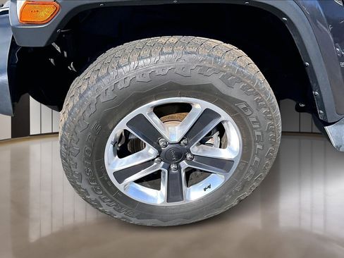 Used 2020 Jeep Wrangler Unlimited Sahara image 32