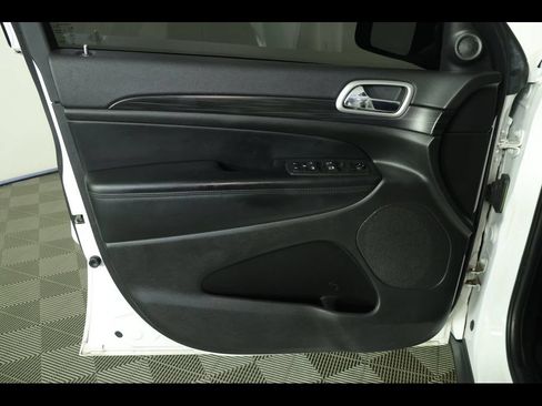 Used 2021 Jeep Grand Cherokee Laredo AWD/4WD image 22
