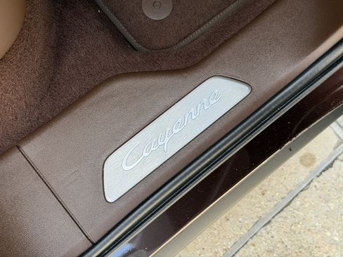 Certified 2023 Porsche Cayenne Platinum Edition AWD/4WD image 17
