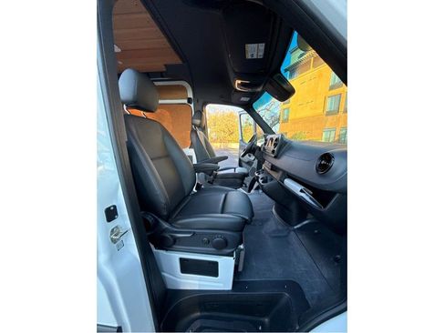 Used 2021 Mercedes-Benz Sprinter 2500 image 15