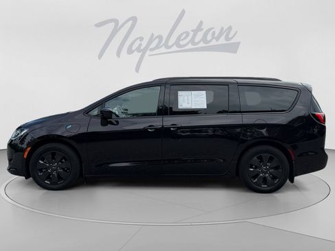 Used 2019 Chrysler Pacifica Touring-L w/ S Appearance Package FWD image 2