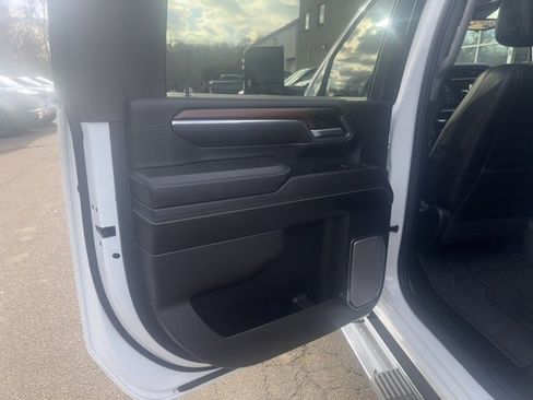 Used 2024 GMC Sierra 3500 Denali w/ Denali Reserve Package image 18