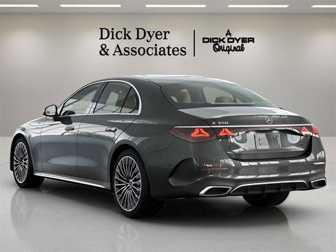 Used 2025 Mercedes-Benz E 350 Sedan image 17
