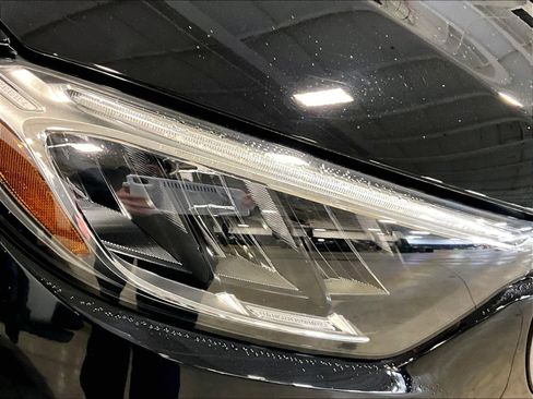 Used 2023 Mercedes-Benz GLC 300 4MATIC image 34