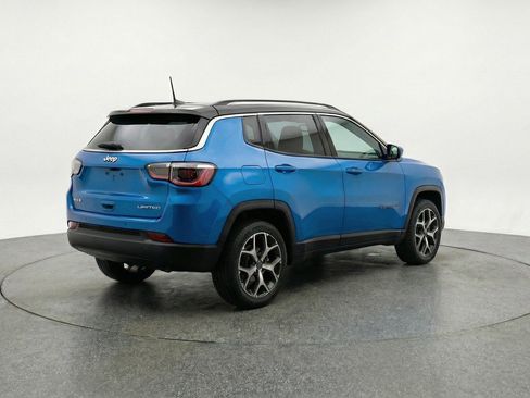 Used 2025 Jeep Compass Limited AWD/4WD image 9