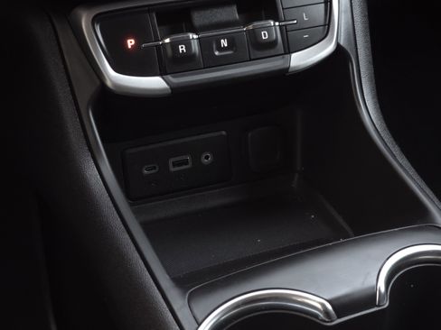 Used 2024 GMC Terrain SLE image 13