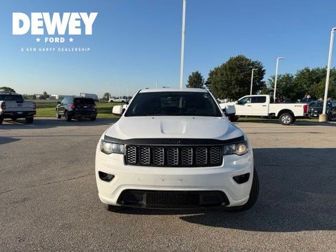 Used 2017 Jeep Grand Cherokee Altitude AWD/4WD image 3