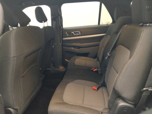 Used 2019 Ford Explorer XLT FWD image 18