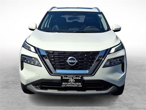 Used 2023 Nissan Rogue SV w/ SV Premium B Package image 2