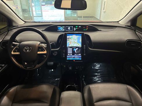 Used 2017 Toyota Prius Prime Advanced image 10