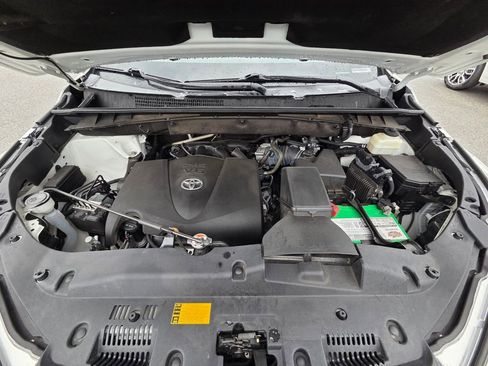 Used 2018 Toyota Highlander XLE image 33