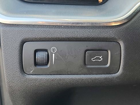 Used 2020 Volvo XC60 T5 Momentum w/ Protection Package Premier AWD/4WD image 22