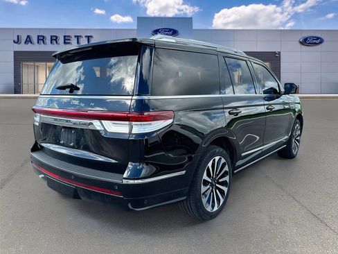 Used 2023 Lincoln Navigator Reserve AWD/4WD image 4