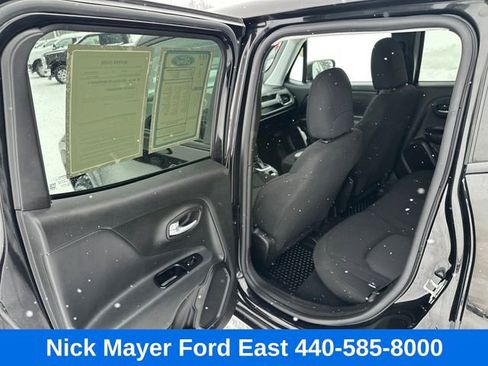 Used 2023 Jeep Renegade Latitude image 19