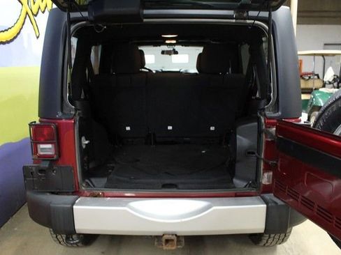 Used 2012 Jeep Wrangler Unlimited Sahara w/ Connectivity Group AWD/4WD image 5
