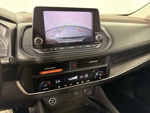 Used 2023 Nissan Rogue SV FWD image 16