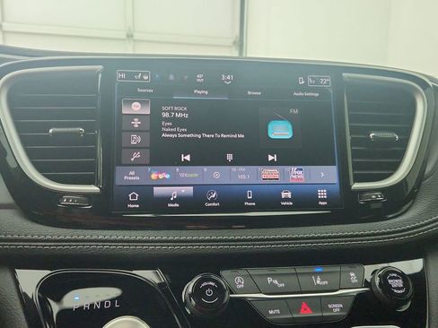 New 2026 Chrysler Pacifica Select image 16