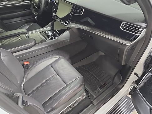 Used 2022 Jeep Wagoneer Series III w/ Premium Group I image 19