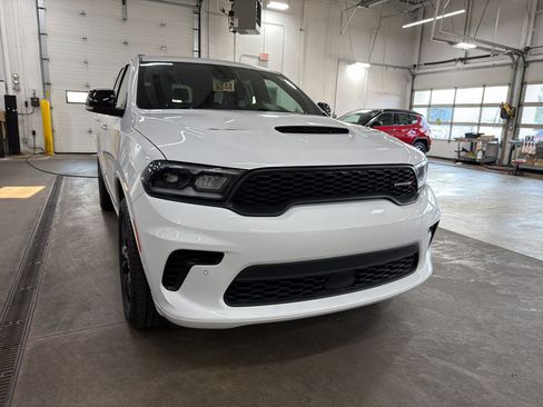 Used 2025 Dodge Durango GT AWD/4WD image 3
