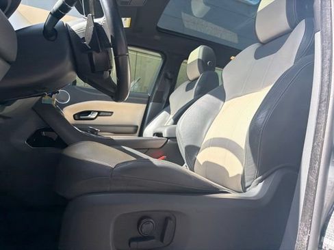 Used 2019 Land Rover Range Rover Evoque SE AWD/4WD image 5