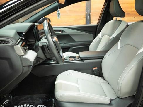 Used 2025 Toyota Camry SE w/ Multimedia Upgrade Package image 8