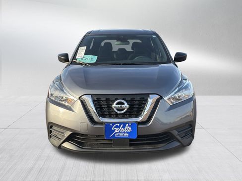 Used 2020 Nissan Kicks S image 3