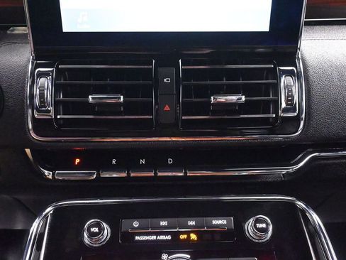 Used 2019 Lincoln Navigator L Reserve image 38