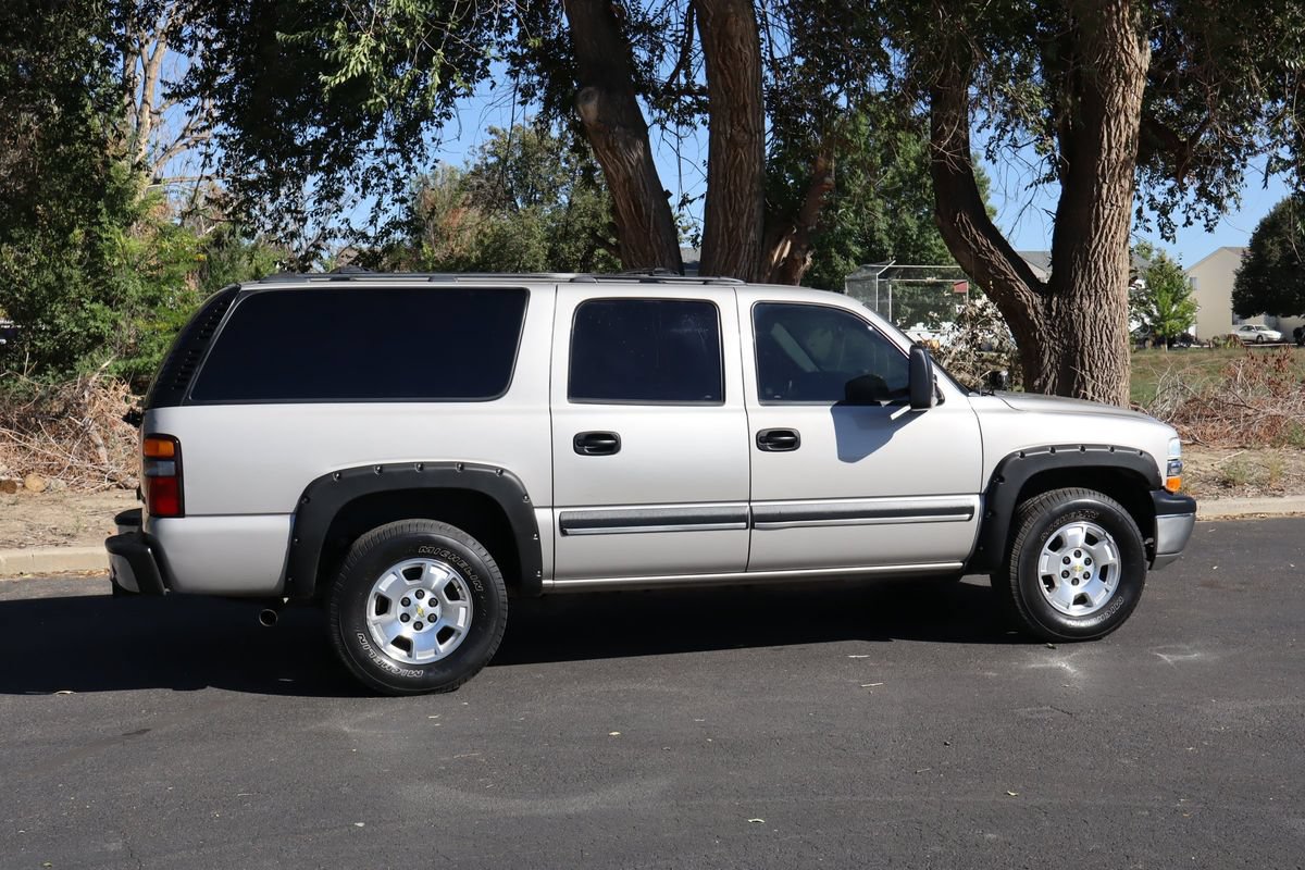 Used 2004 Chevrolet Suburban LS w/ Preferred Equipment Group AWD/4WD image 4
