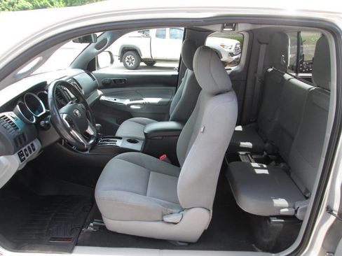 Used 2014 Toyota Tacoma 4x4 Access Cab w/ Convenience Package image 16