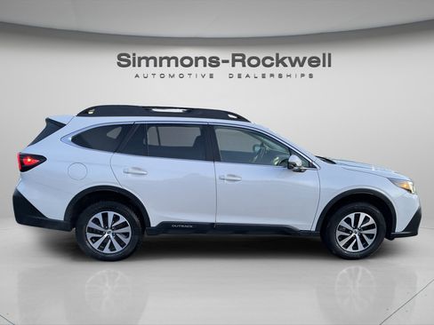 Used 2022 Subaru Outback Premium image 8