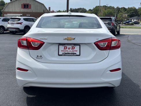 Used 2018 Chevrolet Cruze LT FWD image 19