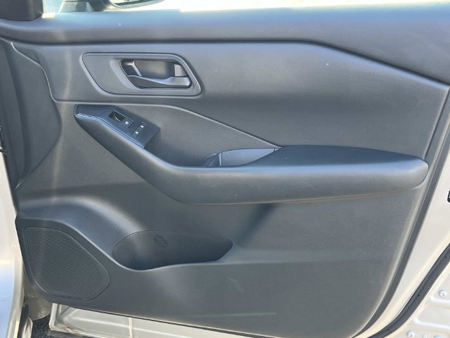 Used 2024 Nissan Rogue S FWD image 21