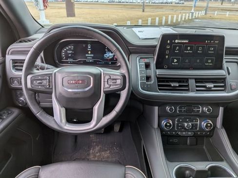 Used 2023 GMC Yukon XL SLT w/ SLT Premium Package image 29