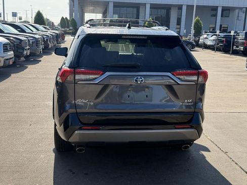 Used 2019 Toyota RAV4 XSE AWD/4WD image 6
