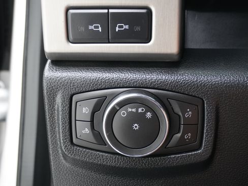 Used 2015 Ford F150 Platinum w/ Equipment Group 701A Luxury AWD/4WD image 32