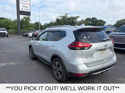 Used 2019 Nissan Rogue SV w/ Premium Package FWD image 4