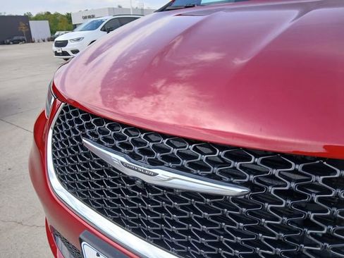 New 2026 Chrysler Pacifica Select AWD/4WD image 36