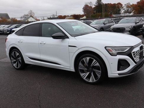 Used 2024 Audi Q8 e-tron Prestige w/ Prestige Package image 3